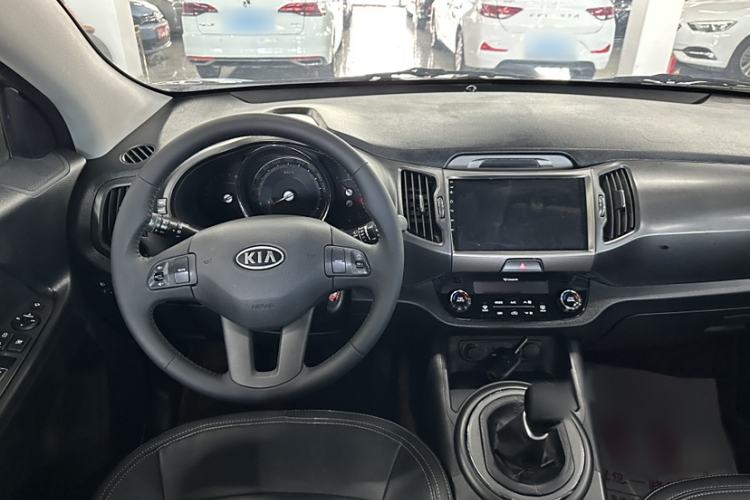 Used Kia Sportage R 2014 2.0L Manual Two-Wheel-Drive GLS Interior 1