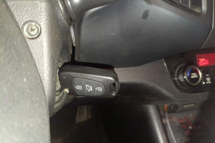 Used Kia Sportage R 2014 2.0L Manual Two-Wheel-Drive GLS Interior 1