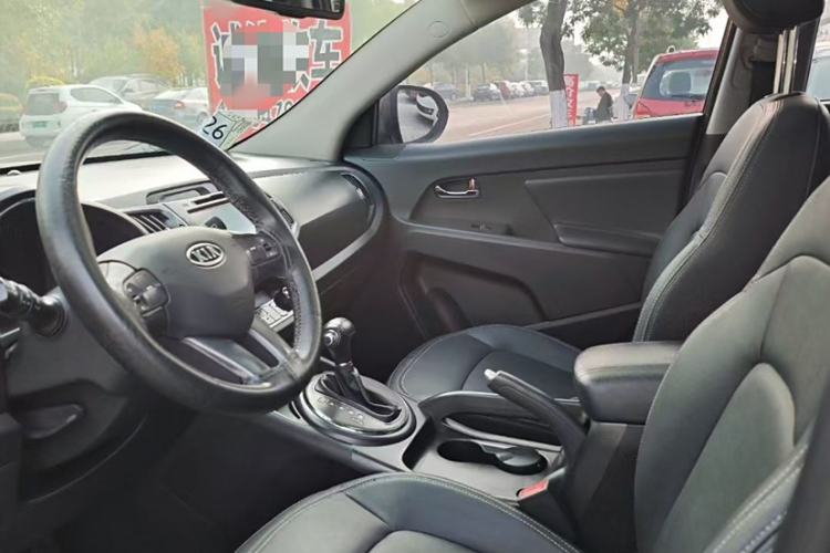 Used Kia Sportage R 2014 2.0L Automatic Two-Wheel Drive GLS Trim Interior 2