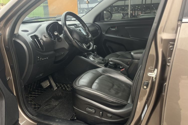 Used Kia Sportage R 2014 2.0L Automatic 4x4 GLS Interior 3