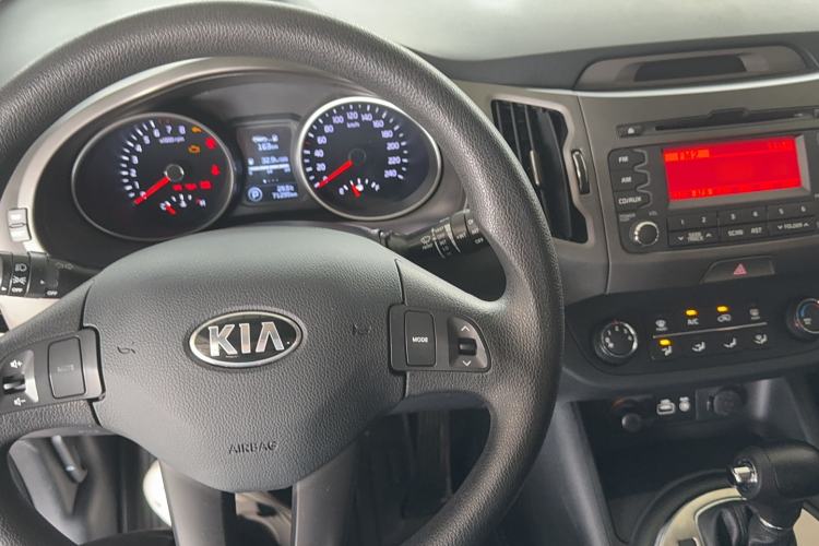 Used Kia Sportage R 2014 2.0L Automatic Two-Wheel Drive GL Interior 3