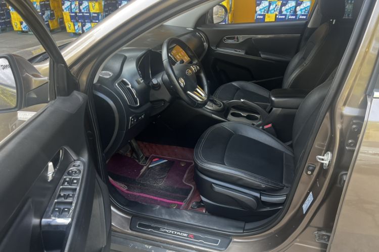 Used Kia Sportage R 2014 2.0L Automatic Two-Wheel Drive DLX Interior 3