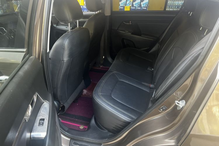 Used Kia Sportage R 2014 2.0L Automatic Two-Wheel Drive DLX Interior 4