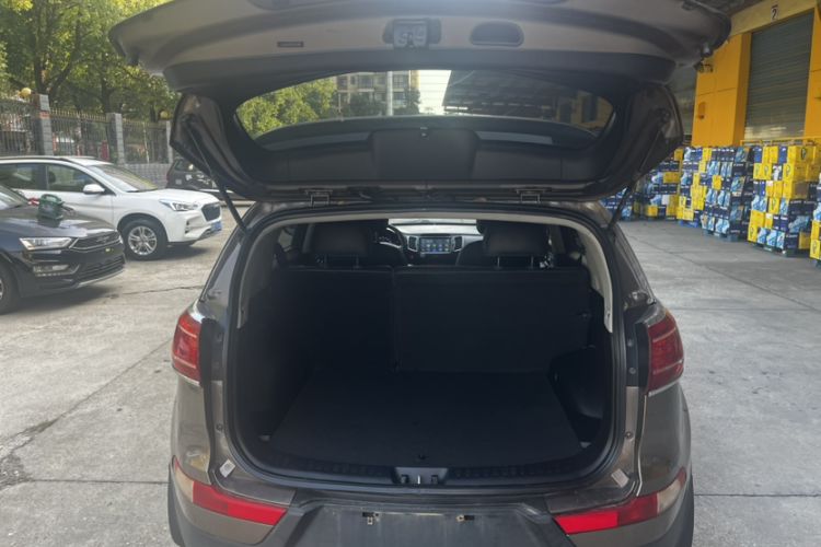 Used Kia Sportage R 2014 2.0L Automatic Two-Wheel Drive DLX Interior 6