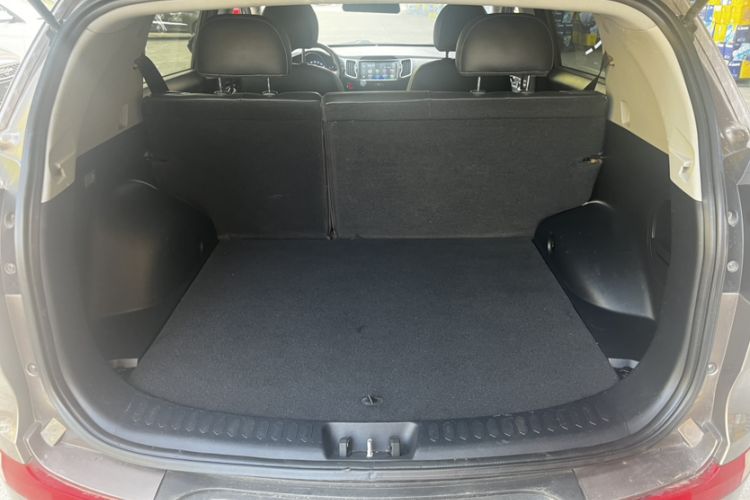 Used Kia Sportage R 2014 2.0L Automatic Two-Wheel Drive DLX Interior 7