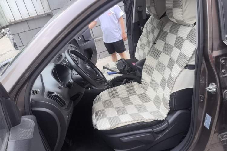 Used Kia Sportage R 2014 2.0L Automatic Two-Wheel Drive GLS Trim Left Front Seat