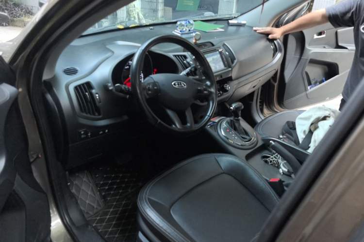 Used Kia Sportage R 2014 2.0L Automatic Two-Wheel Drive GLS Trim Left Front Seat