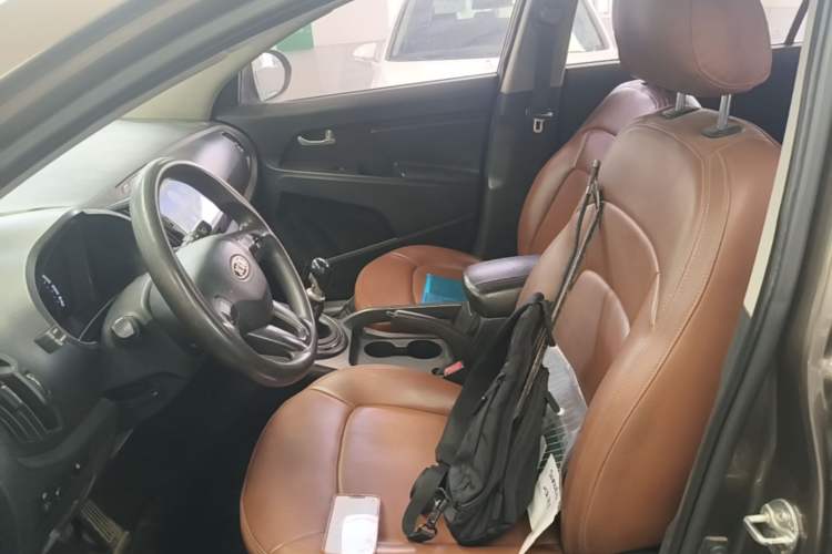 Used Kia Sportage R 2014 2.0L Manual Two-Wheel Drive GL Trim Left Front Seat