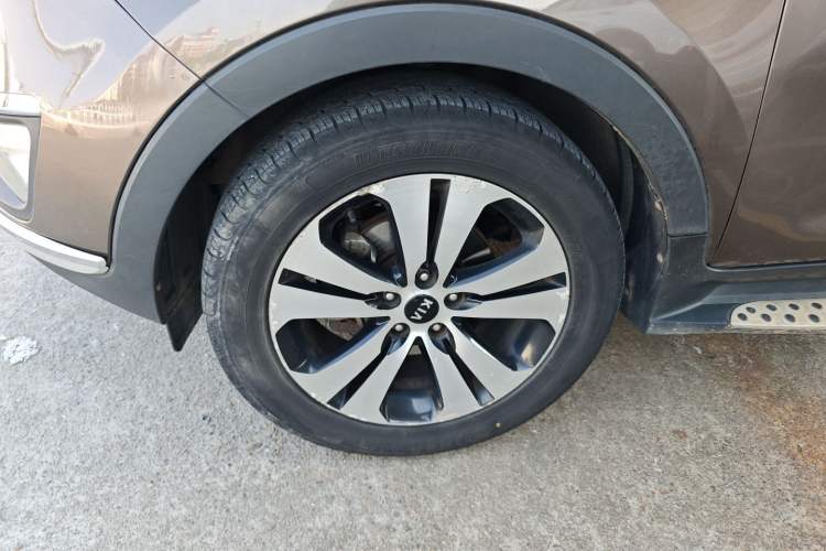 Used Kia Sportage R 2014 2.0L Automatic Two-Wheel Drive GLS Trim Left Front Wheel Hub