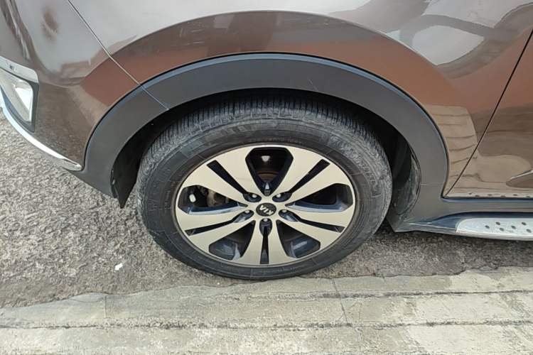 Used Kia Sportage R 2014 2.0L Automatic Two-Wheel Drive Premium Special Left Front Wheel Hub