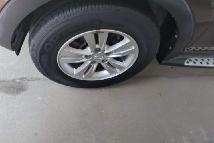Used Kia Sportage R 2014 2.0L Automatic Two-Wheel Drive GL Left Front Wheel Hub