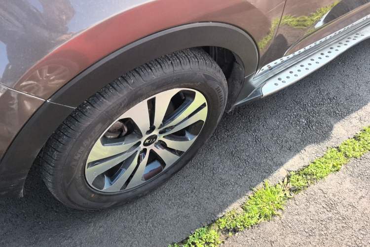 Used Kia Sportage R 2014 2.0L Automatic Two-Wheel Drive GLS Trim Left Front Wheel Hub