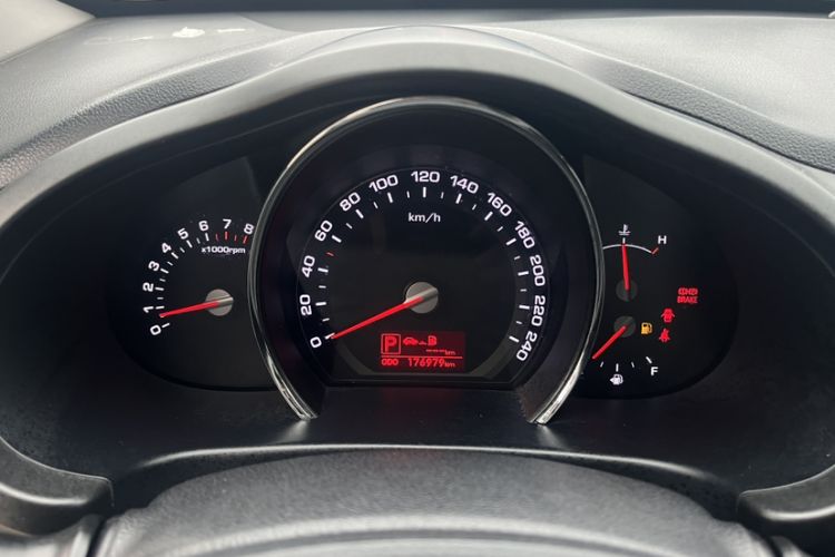 Used Kia Sportage R 2014 2.0L Automatic 4x4 GLS Odometer Close Up
