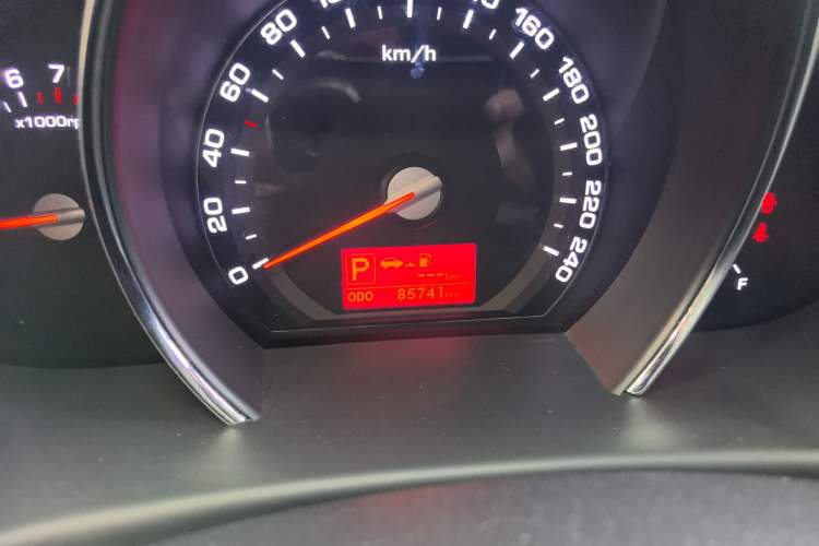 Used Kia Sportage R 2014 2.0L Automatic 4x4 GLS Odometer Close Up