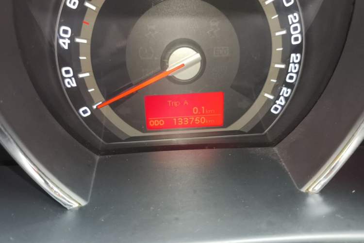 Used Kia Sportage R 2014 2.0L Manual Two-Wheel-Drive GLS Odometer Close Up