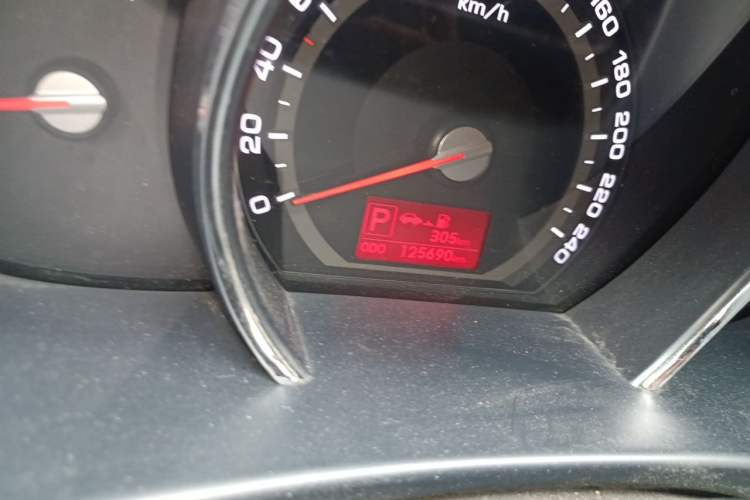 Used Kia Sportage R 2014 2.0L Automatic Two-Wheel Drive GLS Trim Odometer Close Up