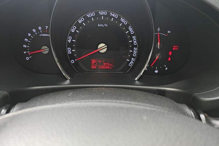 Used Kia Sportage R 2014 2.0L Automatic Two-Wheel Drive DLX Odometer Close Up