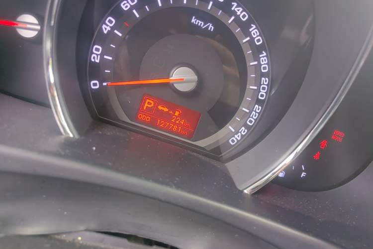 Used Kia Sportage R 2014 2.0L Automatic Two-Wheel Drive DLX Odometer Close Up