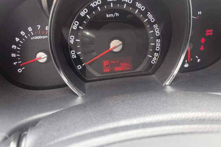 Used Kia Sportage R 2014 2.0L Automatic Two-Wheel Drive GLS Trim Odometer Close Up