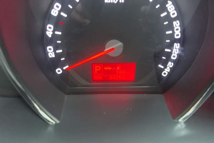 Used Kia Sportage R 2014 2.0L Automatic Two-Wheel Drive GLS Trim Odometer Close Up