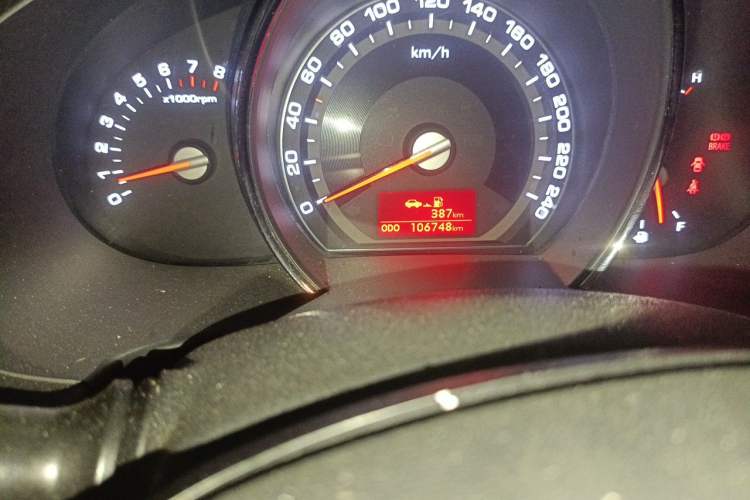 Used Kia Sportage R 2014 2.0L Manual Two-Wheel-Drive GLS Odometer Close Up