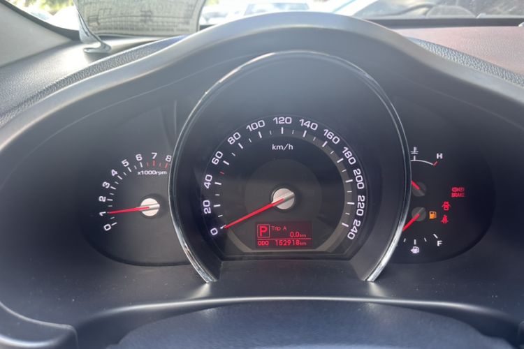 Used Kia Sportage R 2014 2.0L Automatic Two-Wheel Drive GLS Trim Odometer Close Up