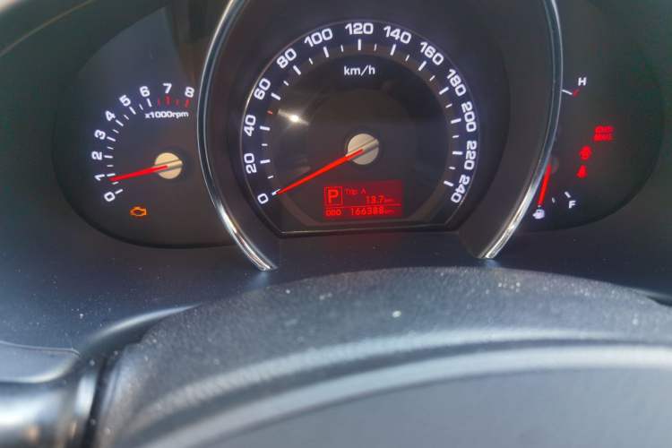 Used Kia Sportage R 2014 2.0L Automatic Two-Wheel Drive GLS Trim Odometer Close Up