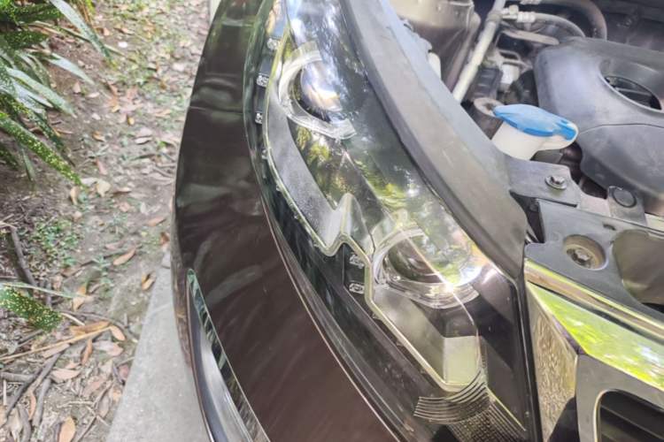 Used Kia Sportage R 2014 2.0L Automatic Two-Wheel Drive Premium Trim Right Front Headlight