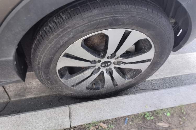Used Kia Sportage R 2014 2.0L Automatic Two-Wheel Drive Premium Special Right Front Wheel Hub