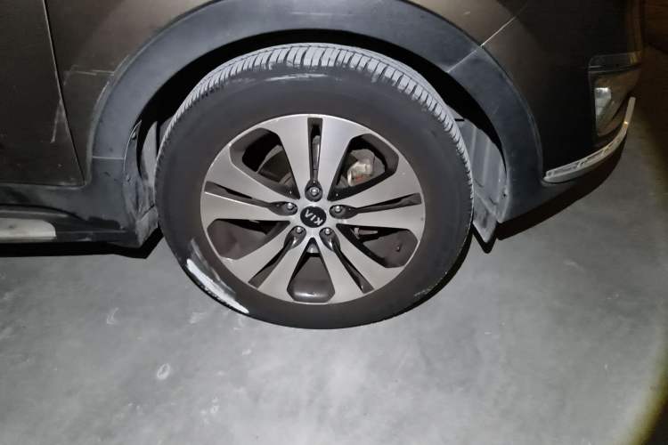 Used Kia Sportage R 2014 2.0L Automatic Two-Wheel Drive DLX Right Front Wheel Hub