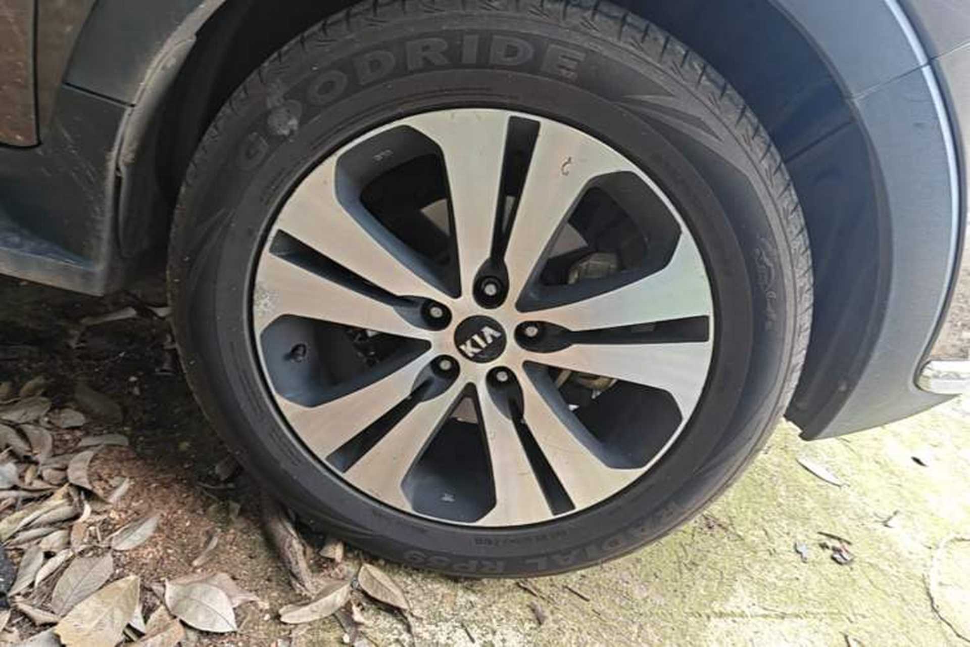 Used Kia Sportage R 2014 2.0L Automatic Two-Wheel Drive DLX Right Front Wheel Hub