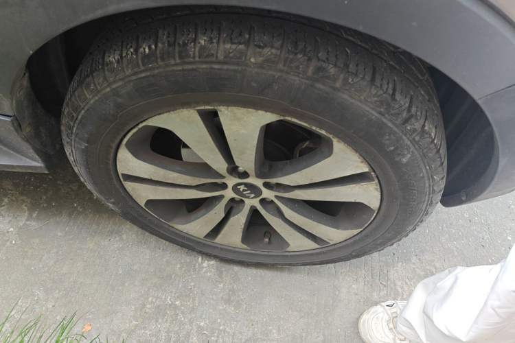 Used Kia Sportage R 2014 2.0L Automatic Two-Wheel Drive DLX Right Front Wheel Hub