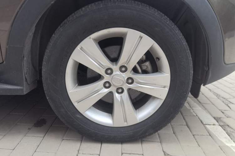 Used Kia Sportage R 2014 2.0L Automatic Two-Wheel Drive GLS Trim Right Front Wheel Hub
