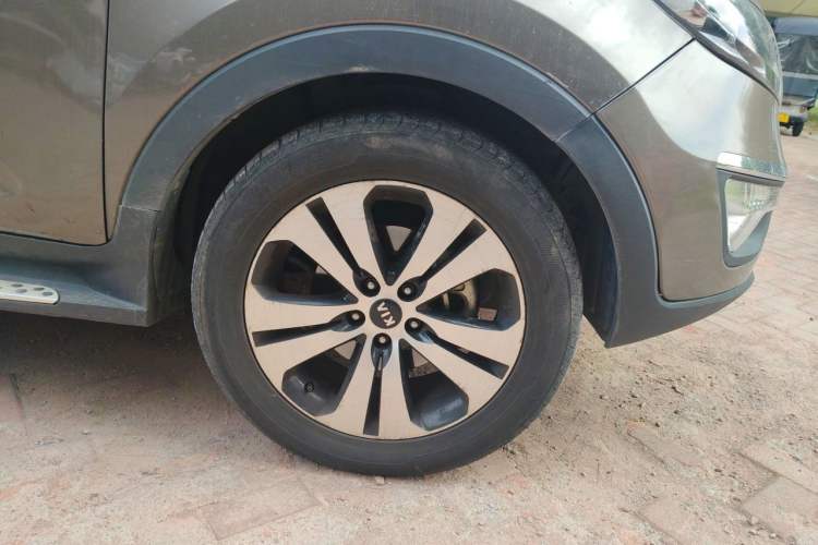 Used Kia Sportage R 2014 2.0L Automatic Two-Wheel Drive DLX Right Front Wheel Hub