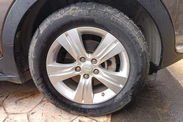Used Kia Sportage R 2014 2.0L Automatic Two-Wheel Drive GLS Trim Right Front Wheel Hub