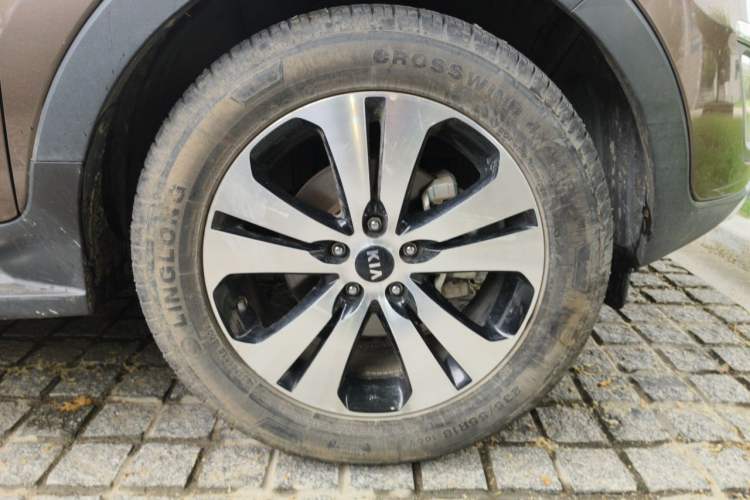 Used Kia Sportage R 2014 2.0L Manual Two-Wheel-Drive GLS Right Front Wheel Hub