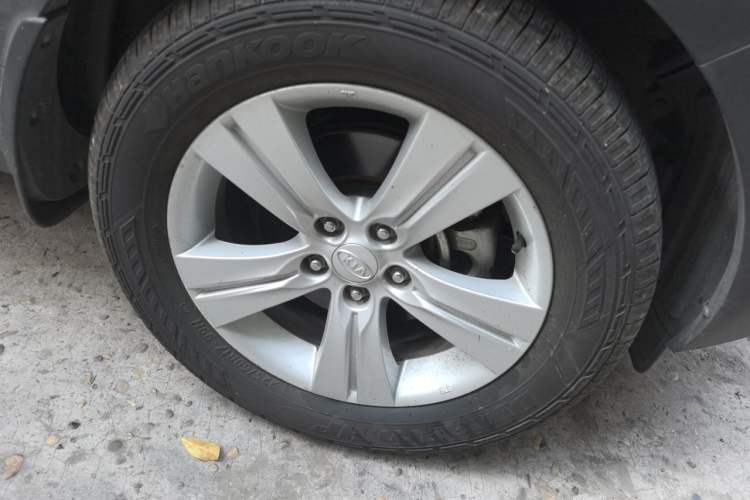 Used Kia Sportage R 2014 2.0L Automatic Two-Wheel Drive GLS Trim Right Front Wheel Hub
