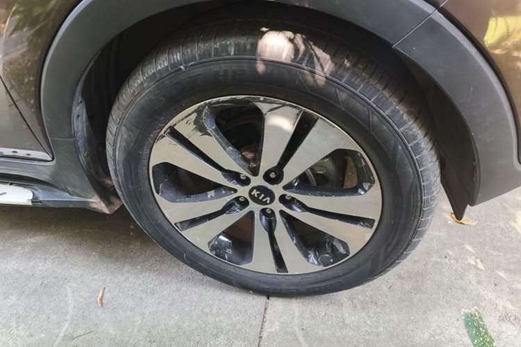 Used Kia Sportage R 2014 2.0L Automatic Two-Wheel Drive Premium Trim Right Front Wheel Hub