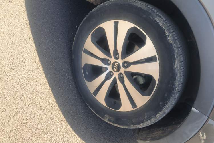 Used Kia Sportage R 2014 2.0L Automatic Two-Wheel Drive DLX Right Front Wheel Hub