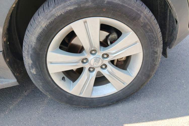 Used Kia Sportage R 2014 2.0L Automatic Two-Wheel Drive GLS Trim Right Front Wheel Hub