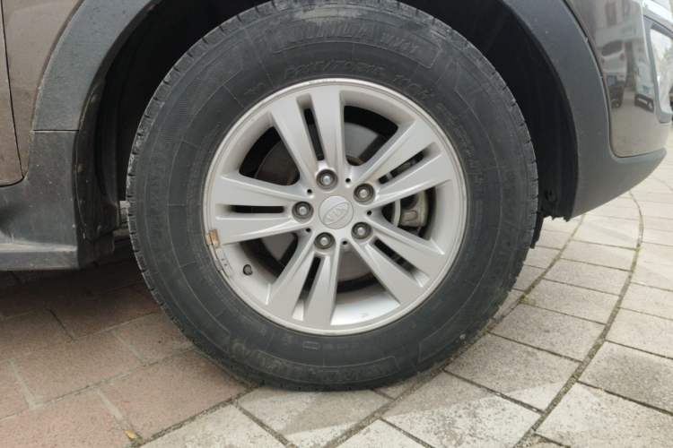 Used Kia Sportage R 2014 2.0L Automatic Two-Wheel Drive GL Right Front Wheel Hub