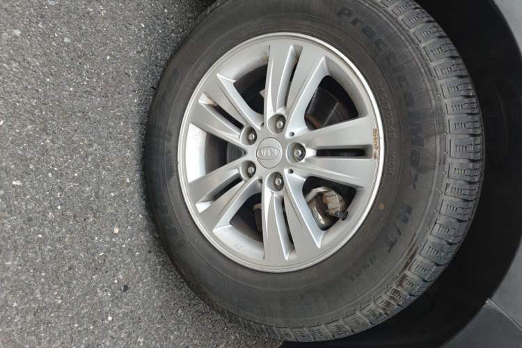 Used Kia Sportage R 2014 2.0L Automatic Two-Wheel Drive GL Right Front Wheel Hub