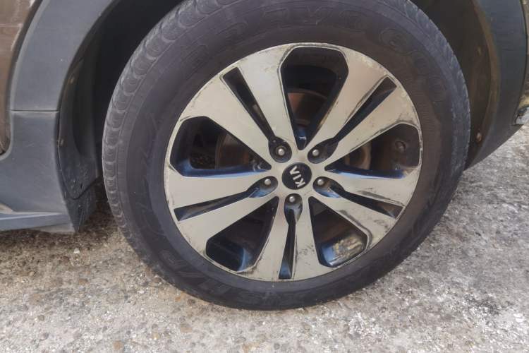 Used Kia Sportage R 2014 2.0L Automatic Two-Wheel Drive GLS Trim Right Front Wheel Hub