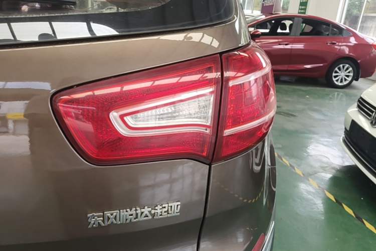 Used Kia Sportage R 2014 2.0L Manual Two-Wheel Drive GL Trim Right Rear Taillight
