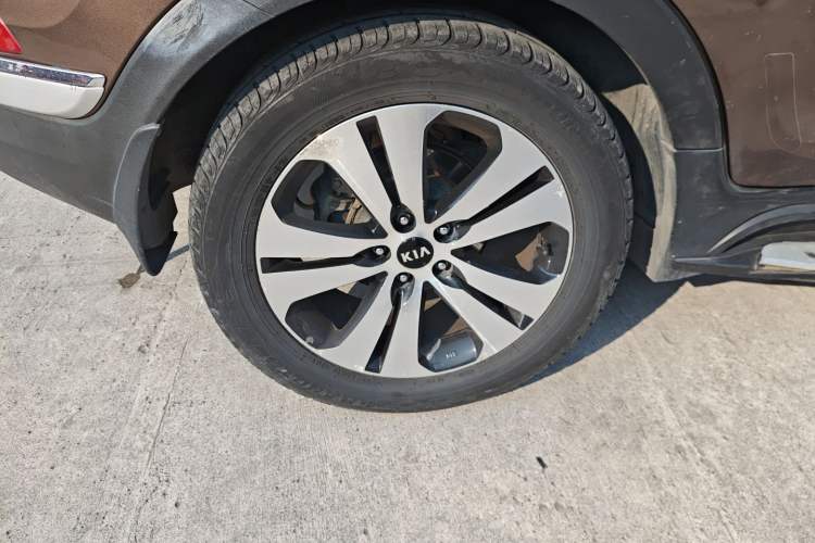 Used Kia Sportage R 2014 2.0L Automatic 4x4 GLS Right Rear Wheel Hub