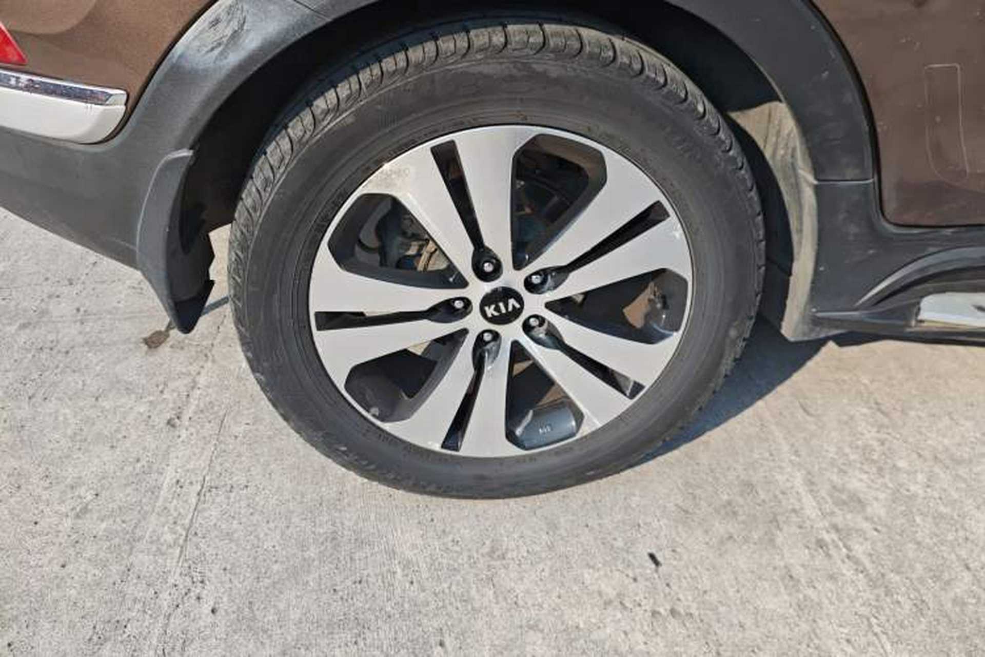 Used Kia Sportage R 2014 2.0L Automatic 4x4 GLS Right Rear Wheel Hub