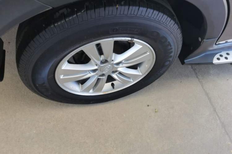 Used Kia Sportage R 2014 2.0L Automatic Two-Wheel Drive GL Right Rear Wheel Hub