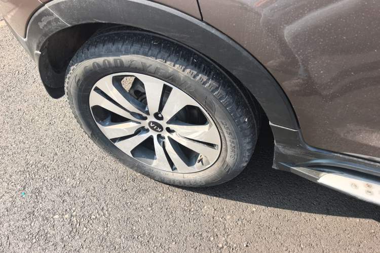 Used Kia Sportage R 2014 2.0L Automatic Two-Wheel Drive GLS Trim Right Rear Wheel Hub