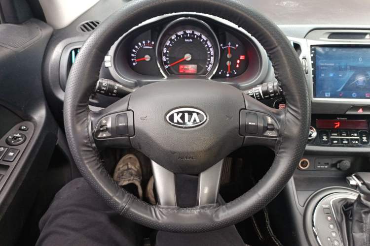 Used Kia Sportage R 2014 2.0L Automatic Two-Wheel Drive GLS Trim Steering Wheel