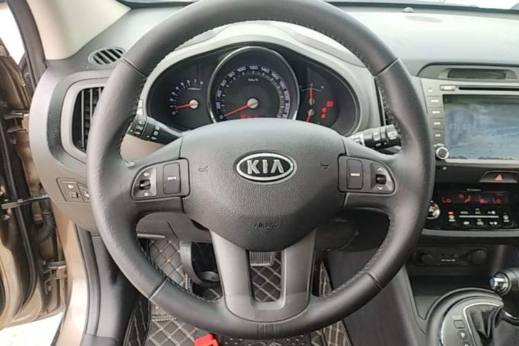 Used Kia Sportage R 2014 2.0L Automatic Two-Wheel Drive GLS Trim Steering Wheel